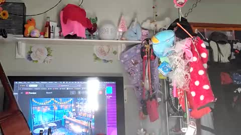 gurlnips online show from 28, 1, 2025