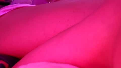 gurlnips online show from 2, 2, 2025