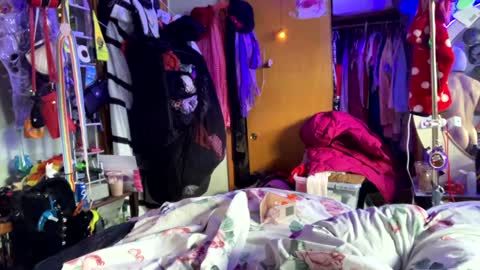 gurlnips online show from 3, 2, 2025