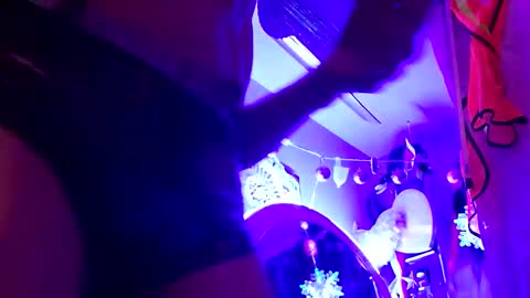 gurlnips online show from 10, 2, 2025