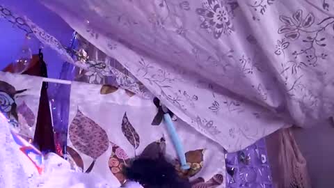 gurlnips online show from 25, 2, 2025