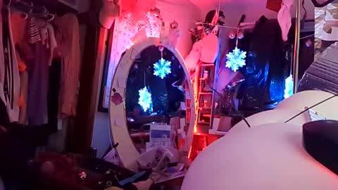 gurlnips online show from 26, 2, 2025