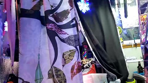 gurlnips online show from 6, 3, 2025