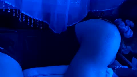 gurlnips online show from 30, 10, 2025