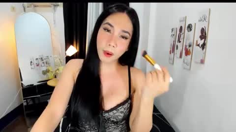 Snapshot of mereselaurelts chatting on 2, 11, 2025 MereseLaurelTS online show from 2, 11, 2025