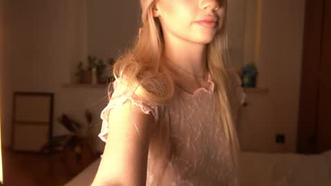 Lara OFFLINE  online show from 3, 4, 2026