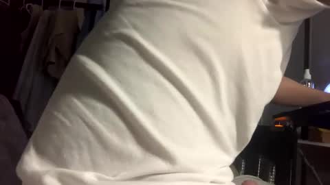 Just chilling online show from 8, 3, 2025