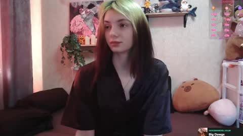 Snapshot of mevis_li chatting on 19, 10, 2025 Mavis online show from 19, 10, 2025