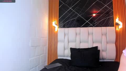 Snapshot of mia89_dl chatting on 15, 4, 2026 Mia online show from 15, 4, 2026