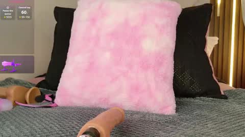 Mia Blonde online show from 19, 10, 2025