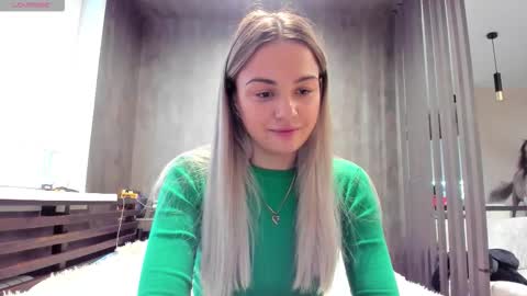 Mia online show from 4, 12, 2025