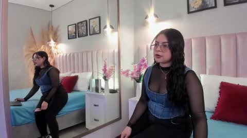 Snapshot of mia__monroe_ chatting on 8, 11, 2025 Mia online show from 8, 11, 2025