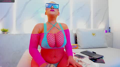 Mia  online show from 29, 12, 2024