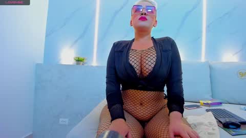 Mia  online show from 30, 12, 2024