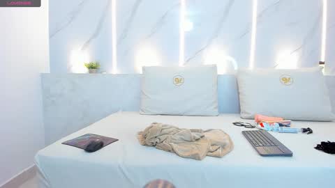 Mia  online show from 17, 1, 2025