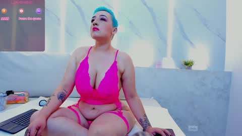 Mia  online show from 31, 1, 2025