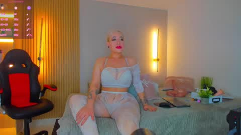 Mia  online show from 3, 10, 2025
