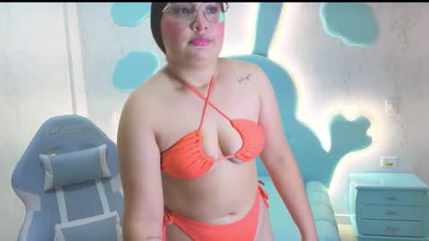 Snapshot of mia_cuttee chatting on 13, 10, 2025 Mia Cuttee online show from 13, 10, 2025