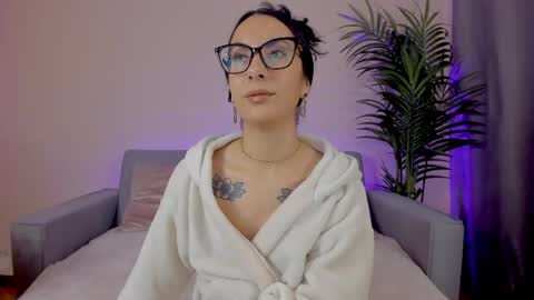 Sarah Luna online show from 23, 4, 2026