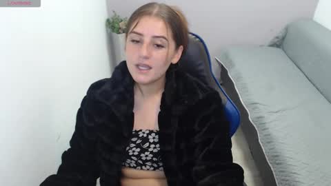 Snapshot of mia_diaz1 chatting on 8, 10, 2025 Mia online show from 8, 10, 2025