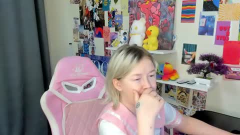 Snapshot of mia_ferd chatting on 2, 7, 2026 Mia online show from 2, 7, 2026