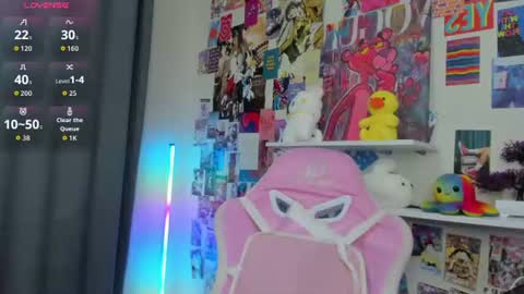 Snapshot of mia_ferd chatting on 7, 7, 2026 Mia online show from 7, 7, 2026