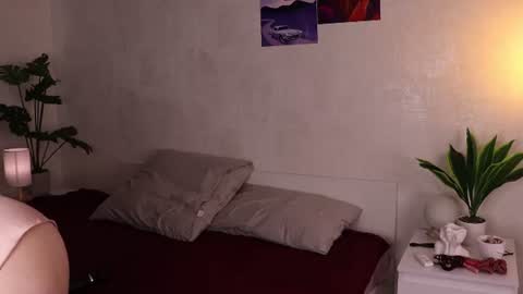 Mia  online show from 11, 6, 2026