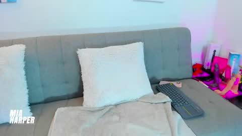 Mia online show from 8, 5, 2026