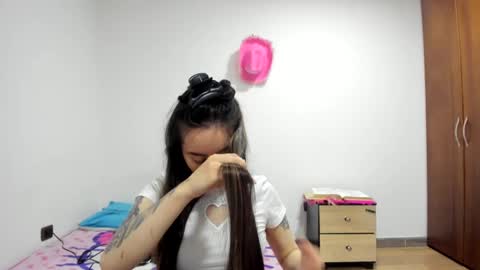 mia kaneee online show from 29, 12, 2024