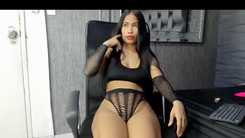 MIA KLEIM online show from 10, 1, 2025