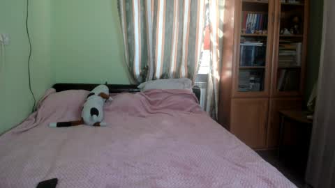 mia_lores online show from 8, 4, 2026