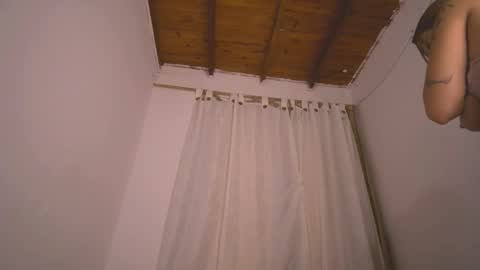 mia independent model online show from 21, 2, 2026