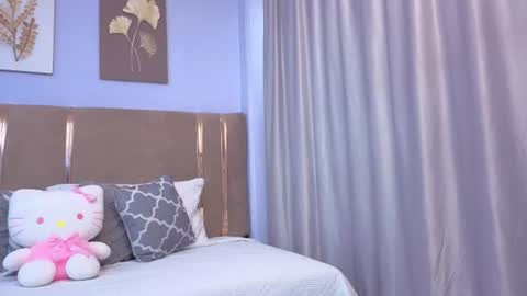Snapshot of mia_naive chatting on 17, 6, 2026 Mia online show from 17, 6, 2026