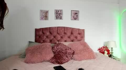 mia_nova5 online show from 7, 6, 2026