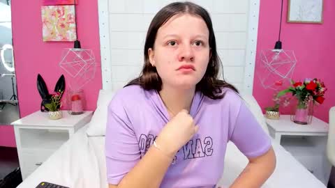 Mia  online show from 3, 12, 2025