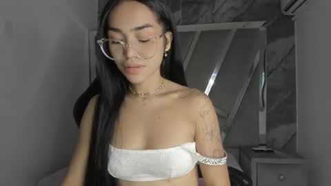 mia_petiteht online show from 14, 6, 2026