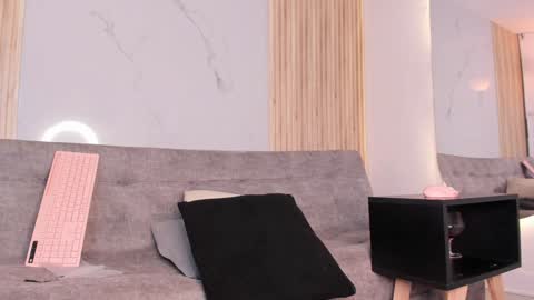 Mia online show from 10, 12, 2024