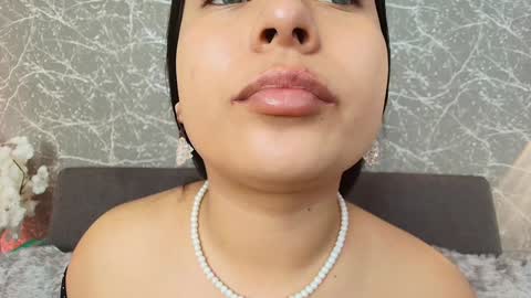 Mia Roux online show from 25, 1, 2025