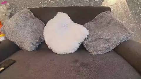 Mia Roux online show from 12, 3, 2025