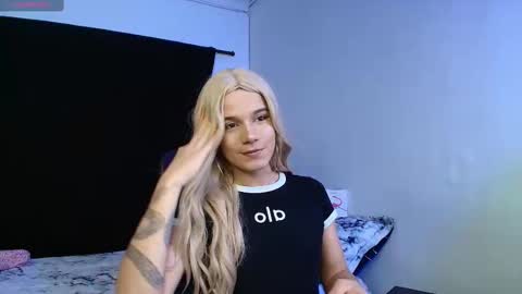 Snapshot of mia_russe13 chatting on 19, 10, 2025 13 online show from 19, 10, 2025