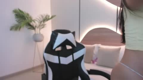M I A online show from 25, 6, 2026
