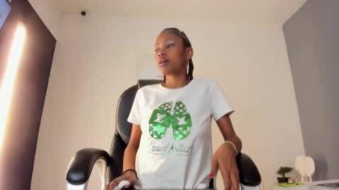 mia_smith_x online show from 5, 3, 2025