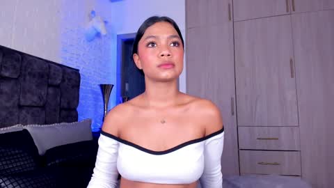Mia steele online show from 6, 4, 2026