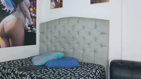 mia_thompson_0 online show from 20, 7, 2026