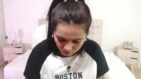 Mia  online show from 15, 10, 2025