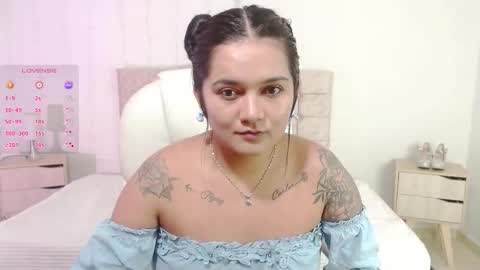 Mia  online show from 21, 10, 2025