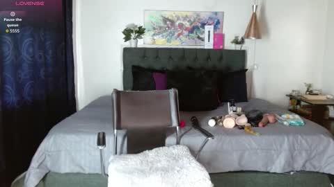 MIA  online show from 5, 10, 2025