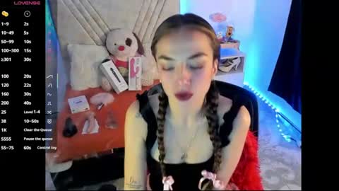 Mia Victoria online show from 15, 7, 2026