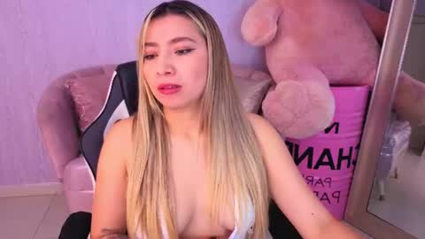 Mia  online show from 10, 7, 2026