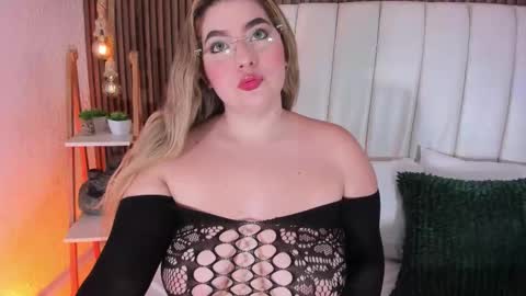 mia vixenn  online show from 6, 1, 2026